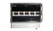 Coffret de distribution 230Vac avec 5 disjoncteurs motorisés C20A, shunt de courant 25A entrant, protocoles SiCAN ou NMEA2K, avec diagnostic des présences tensions, mesure de la température interne, alimentation 12Vdc